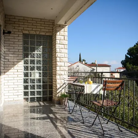 Claudia Lemon * Premantura