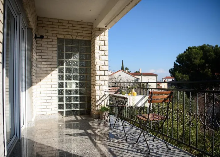 Claudia Lemon * Premantura