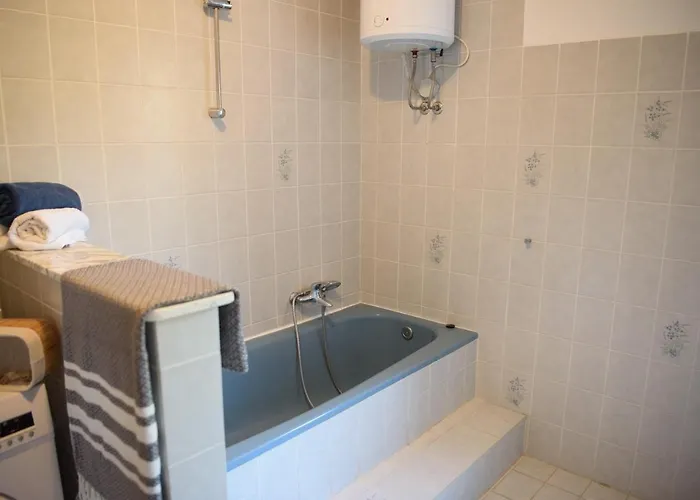 Claudia Lemon Premantura