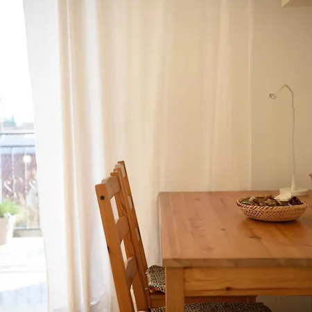 Claudia Lemon Premantura