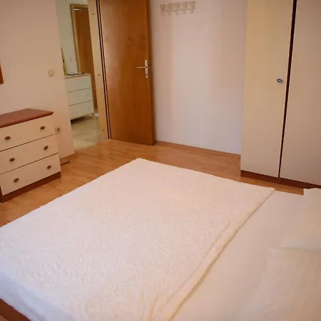 Claudia Lemon Holiday home *